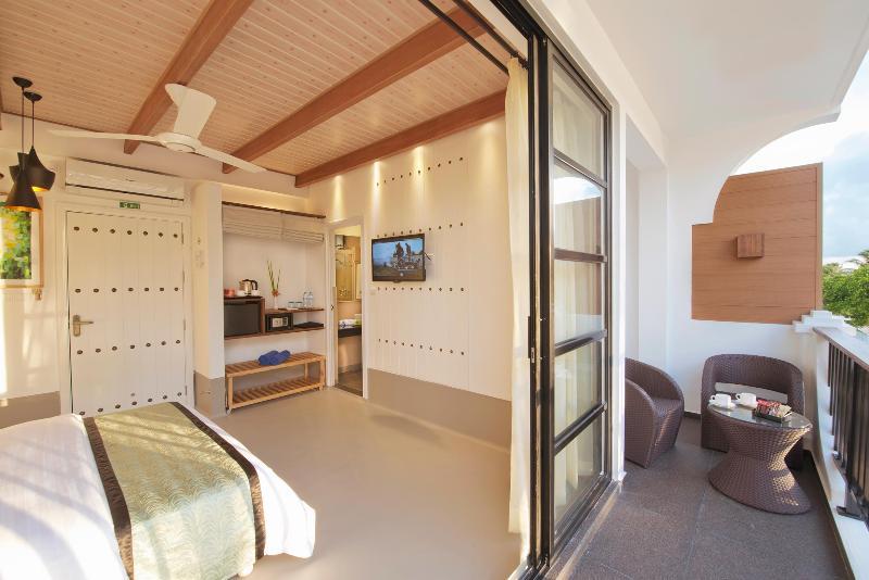 Crystal Sands Beach Hotel At Maafushi Kültér fotó